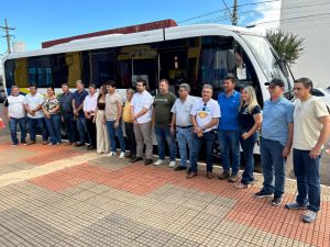 Costa Rica avança na Saúde com entrega de novo ônibus para transporte de pacientes a Barretos