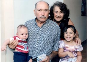 Abner, ex- esposa Aide e seu netos