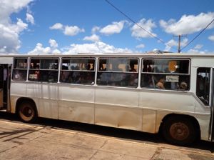 Um dos nibus super lotado