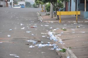  Ruas suja onde foi realizado o comcio no ltimo dia 18 