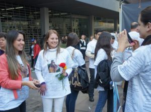 Jssica Rosa, que mora em Colombo (PR), foi a Santa Maria homenagear o namorado, morto na tragdia